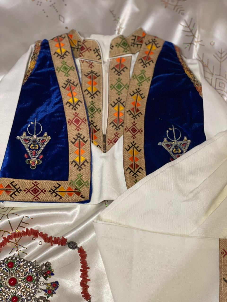 Tenue kabyle circoncision modèle Azegzaw