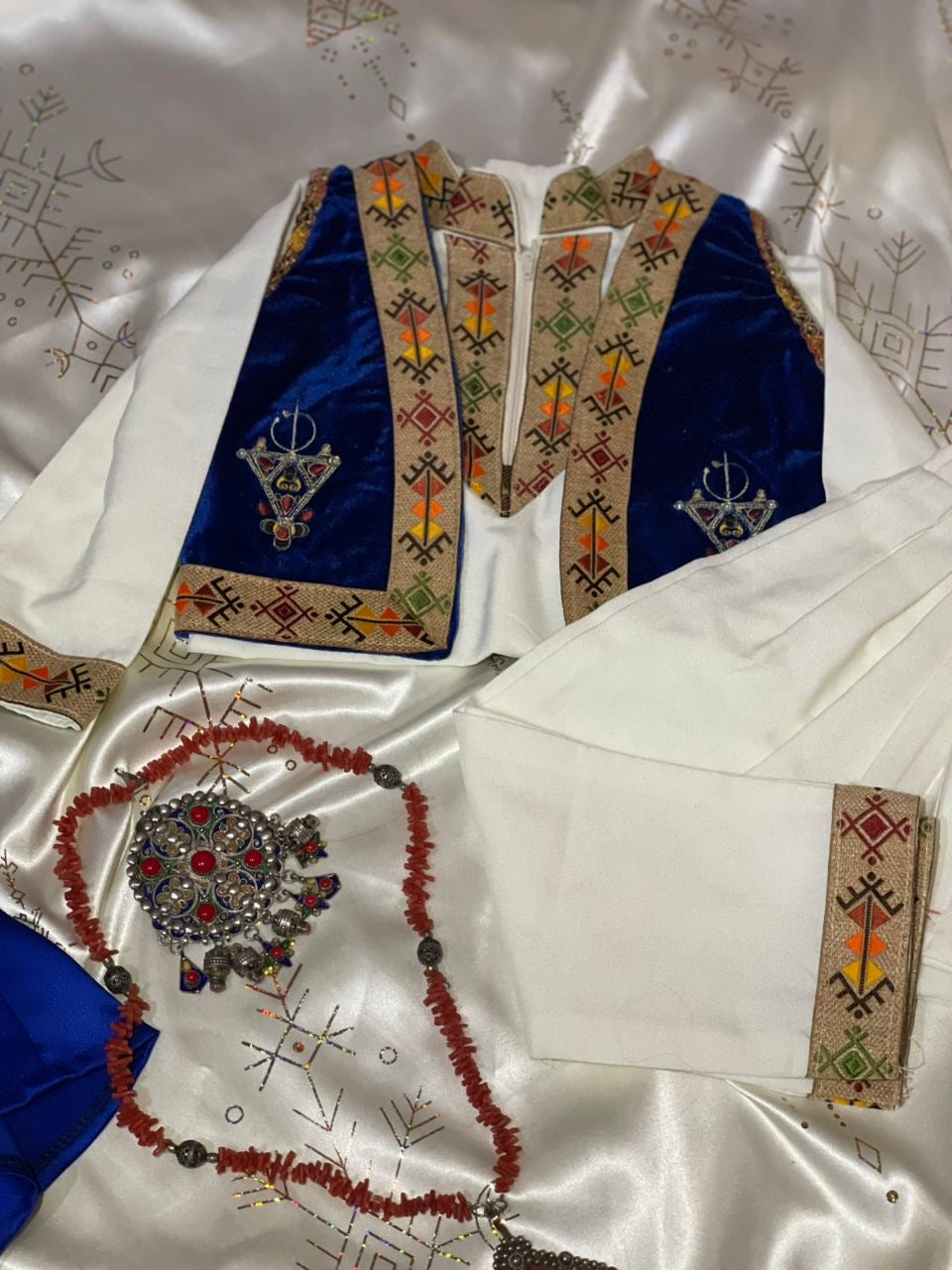 Tenue kabyle circoncision modèle Azegzaw